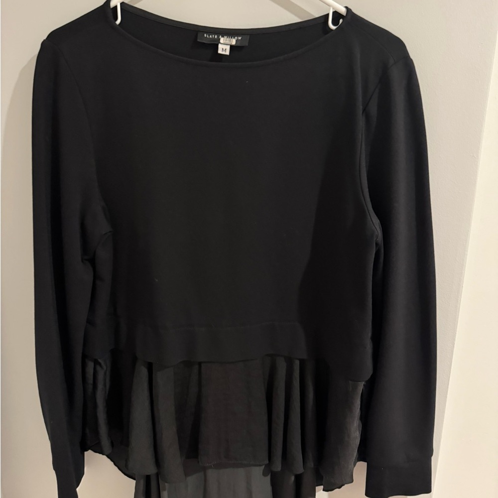 Slate & Willow Black Asymmetrical Tiered Long Sleeve Blouse